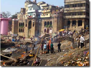 Ghat principal de cremaciones en Varanasi